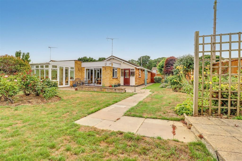 Property photo 3 of 20 9 Toppesfield Avenue-16.Jpg