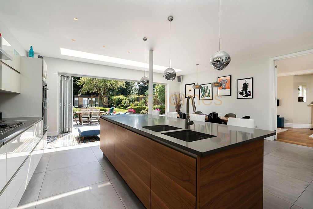Property photo 3 of 24 2 (1).Jpg
