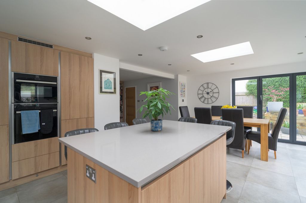 Property photo 2 of 30