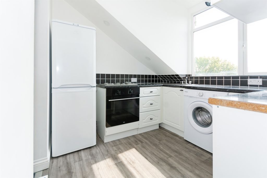 Property photo 3 of 14 Image