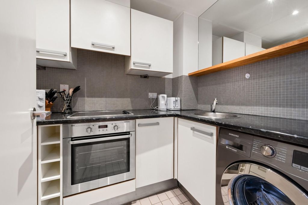 Property photo 3 of 8 Kitchen.Jpg