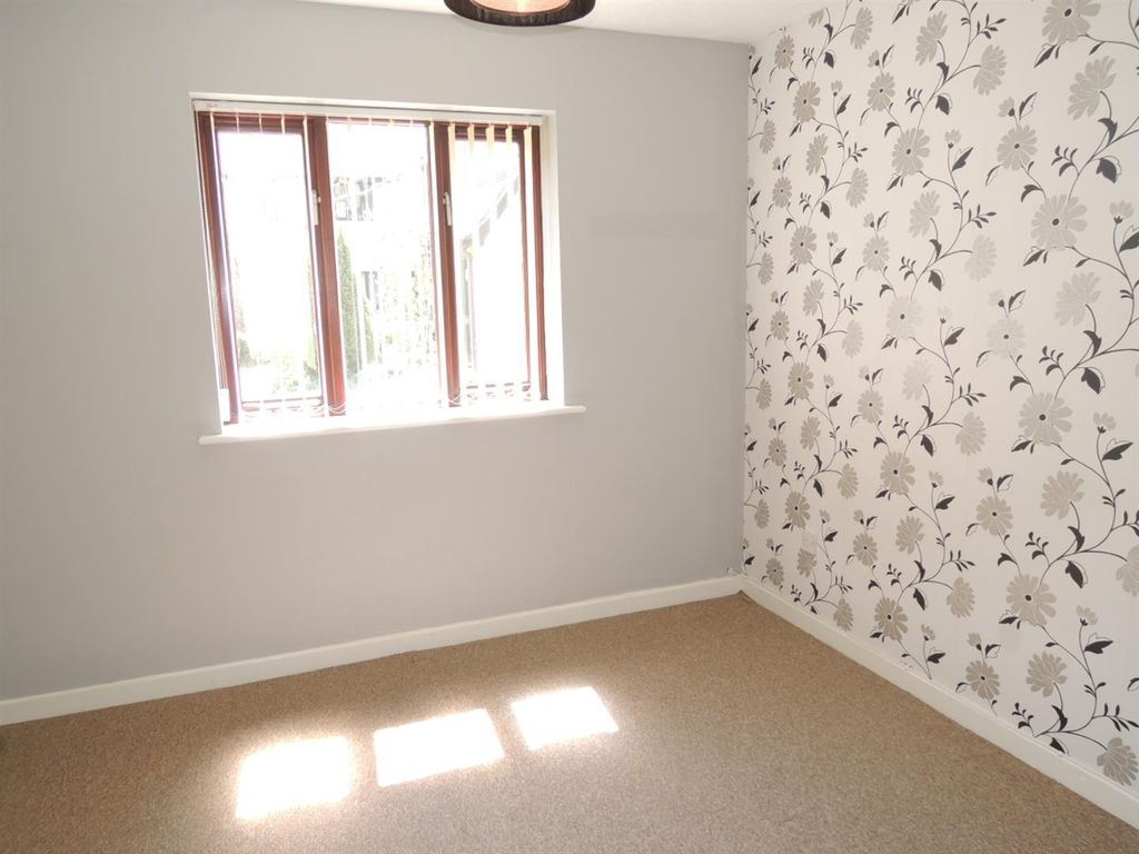 Property photo 2 of 6 Bedroom: