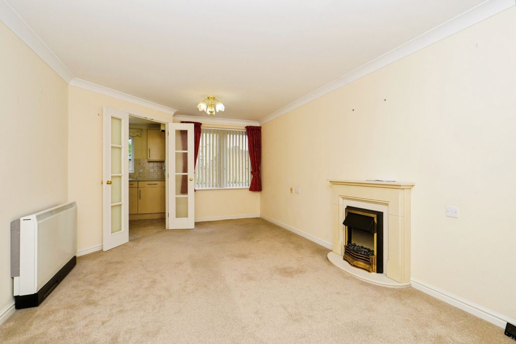 Property photo 2 of 15 Lounge