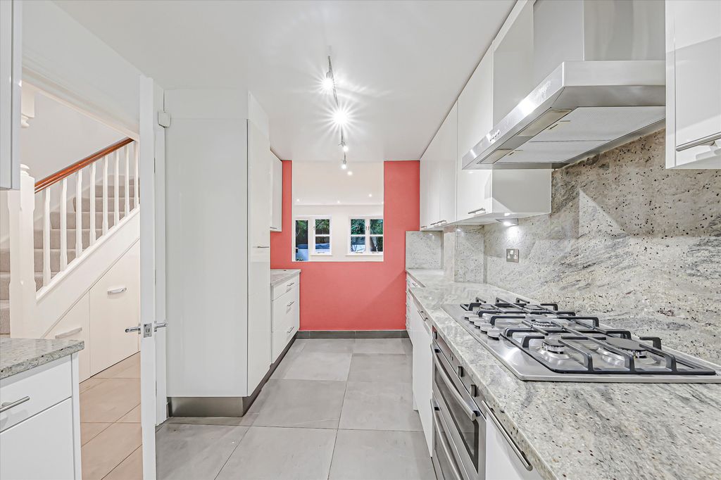 Property photo 3 of 17 Image