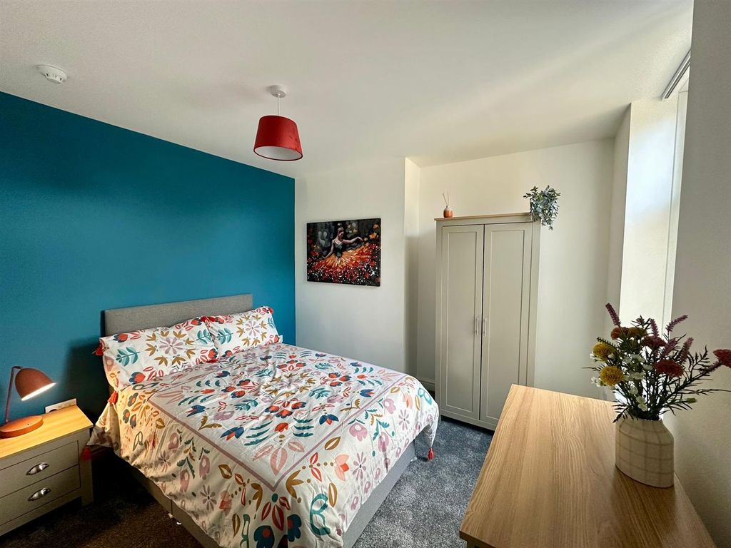 Property photo 1 of 12 Room 3 Main Picture .Jpg