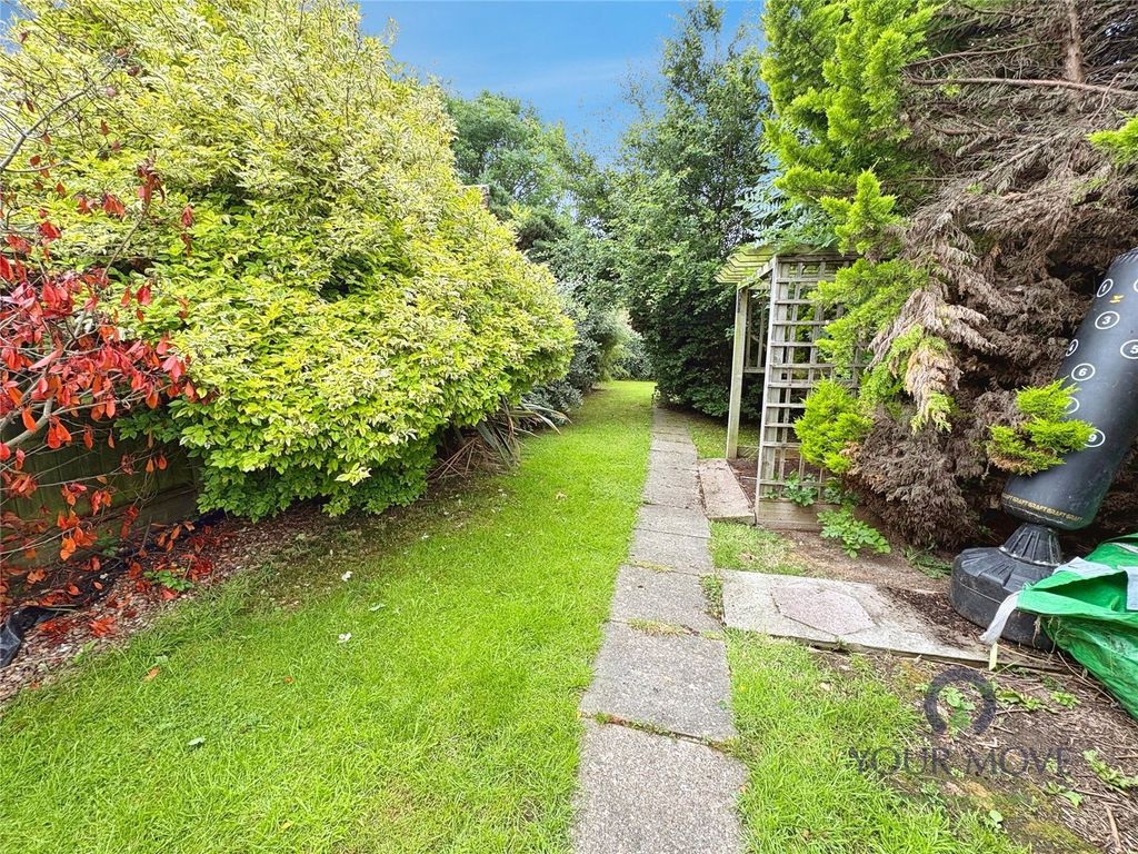 Property photo 2 of 12 Garden