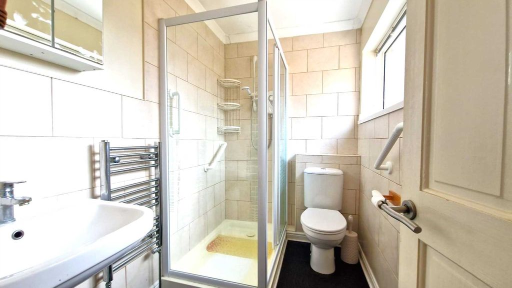 Additional image 12 of 4 bed semi-detached house to rentTithe Farm Road, Dunstable LU5