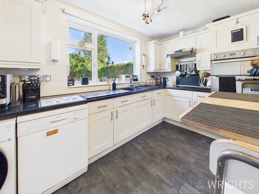 Property photo 3 of 21 Kitchen