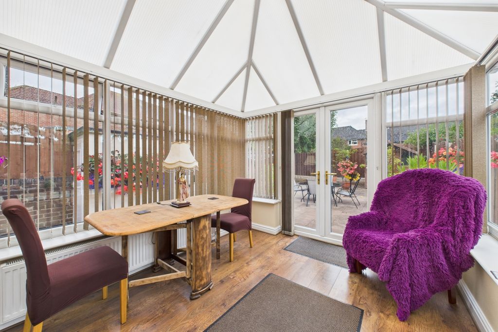 Property photo 3 of 29 Conservatory