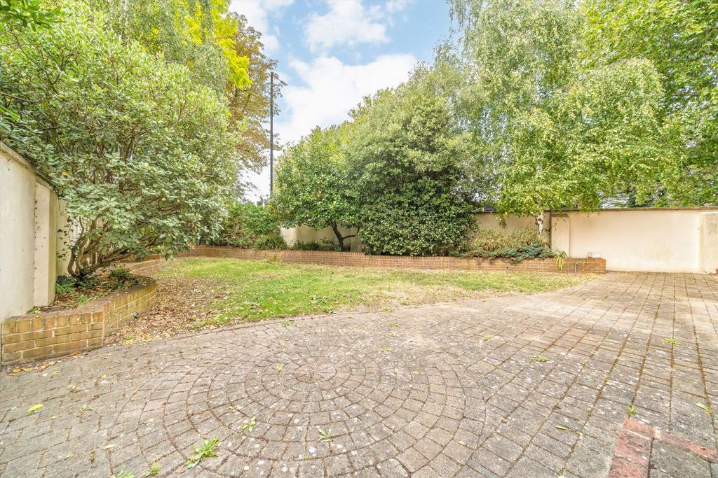 Property photo 3 of 18