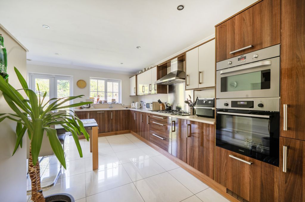 Property photo 3 of 15 1440520-9-69Dd0dc...