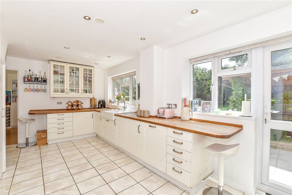 Property photo 3 of 16 Kitchen