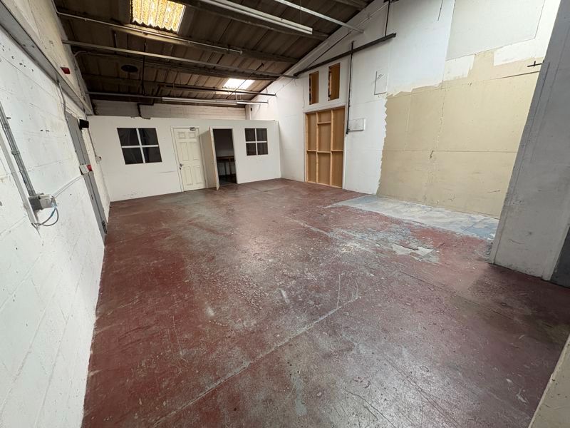 Property photo 2 of 6 Photo 4