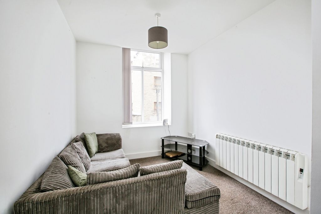 Property photo 3 of 19 Llunge