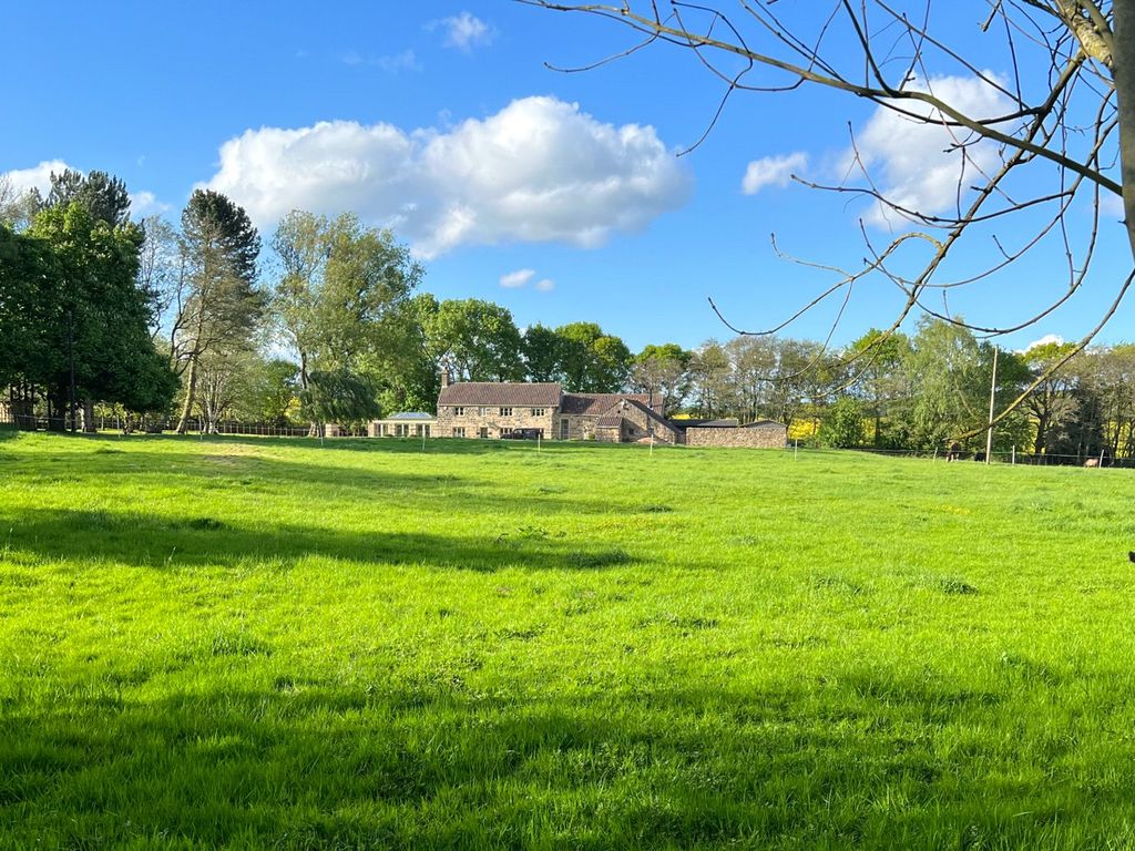 Property photo 3 of 17 Grounds
