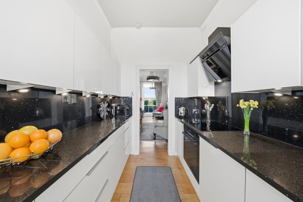 Additional image 14 of 3 bed flat for salePark Terrace, The Park NG1