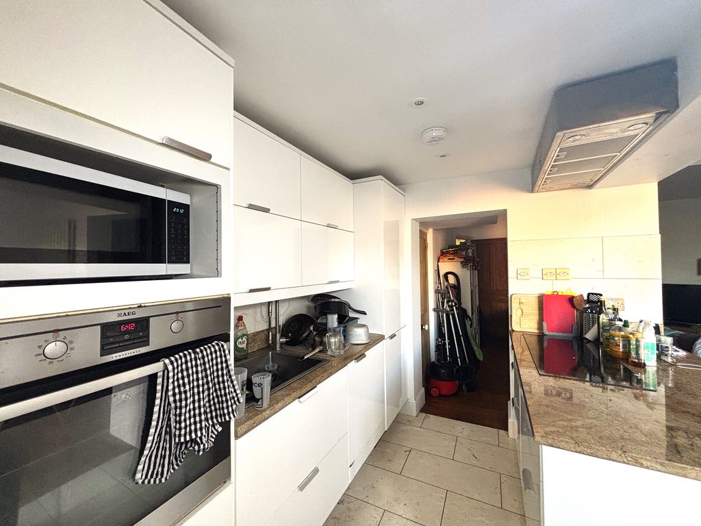 Property photo 3 of 20 Kitchen