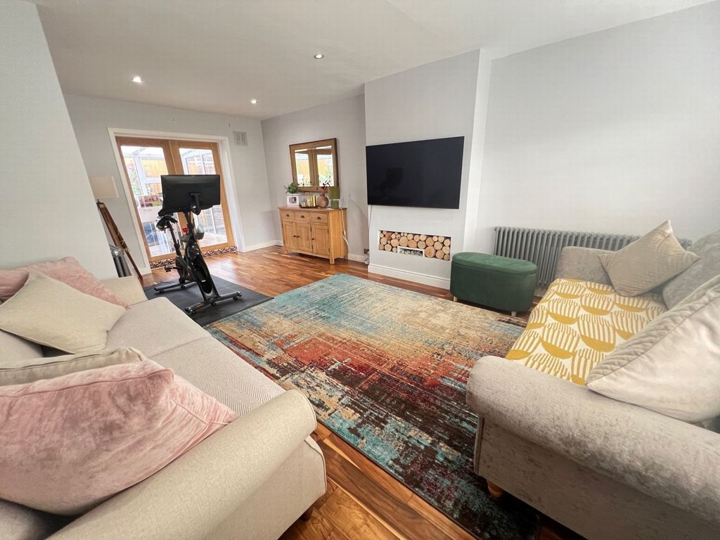 Property photo 2 of 12 Lounge