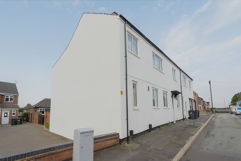 Property photo 1 of 32