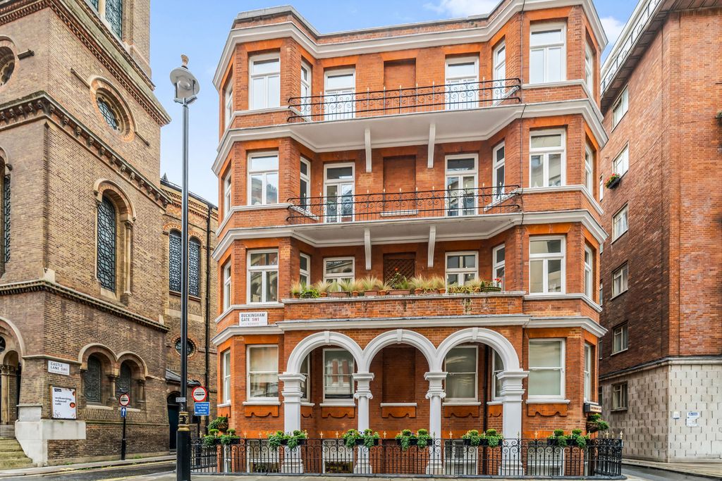 Property photo 1 of 9