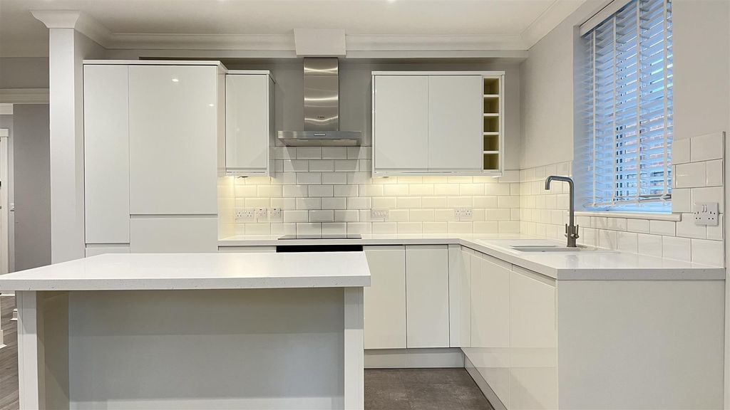 Property photo 2 of 18 Img_E8135.Jpg