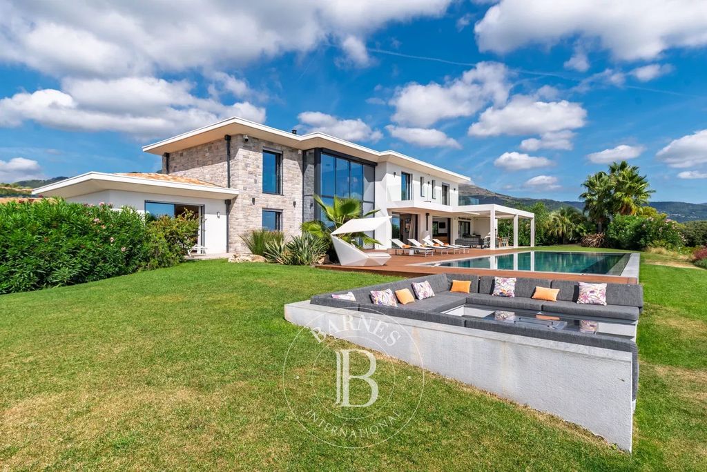 Property photo 3 of 33