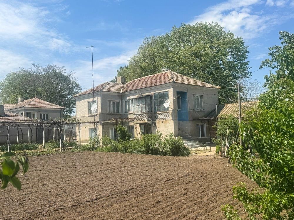Property photo 1 of 27