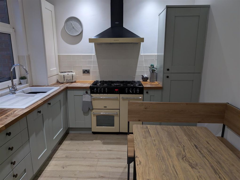 Property photo 3 of 14 Garthlands Kitchen 2.Jpg