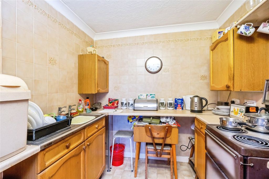 Property photo 2 of 11 Kitchen
