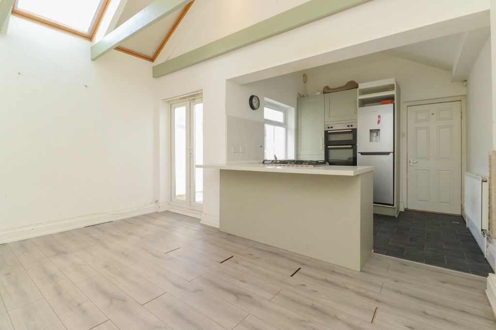 Property photo 2 of 11 Picture 2