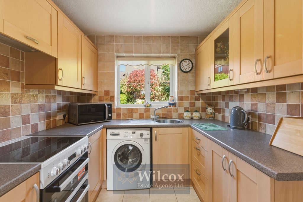 Property photo 3 of 28