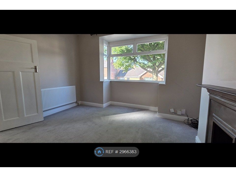 Property photo 3 of 11 Living Room