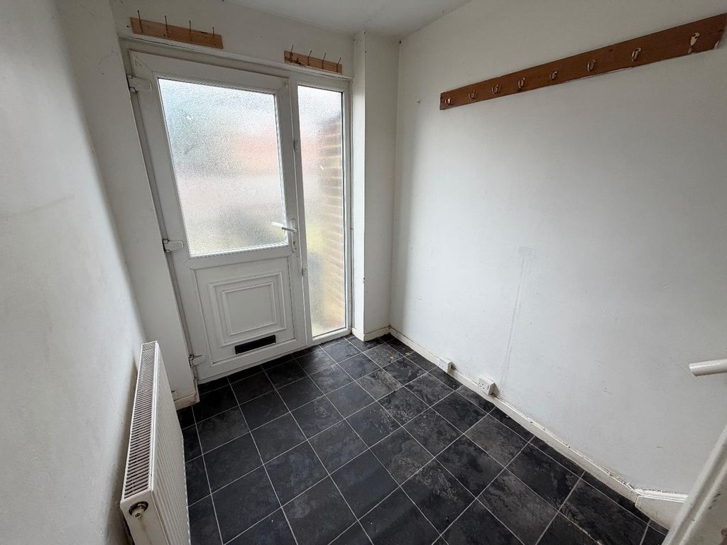 Property photo 2 of 11 Hallway