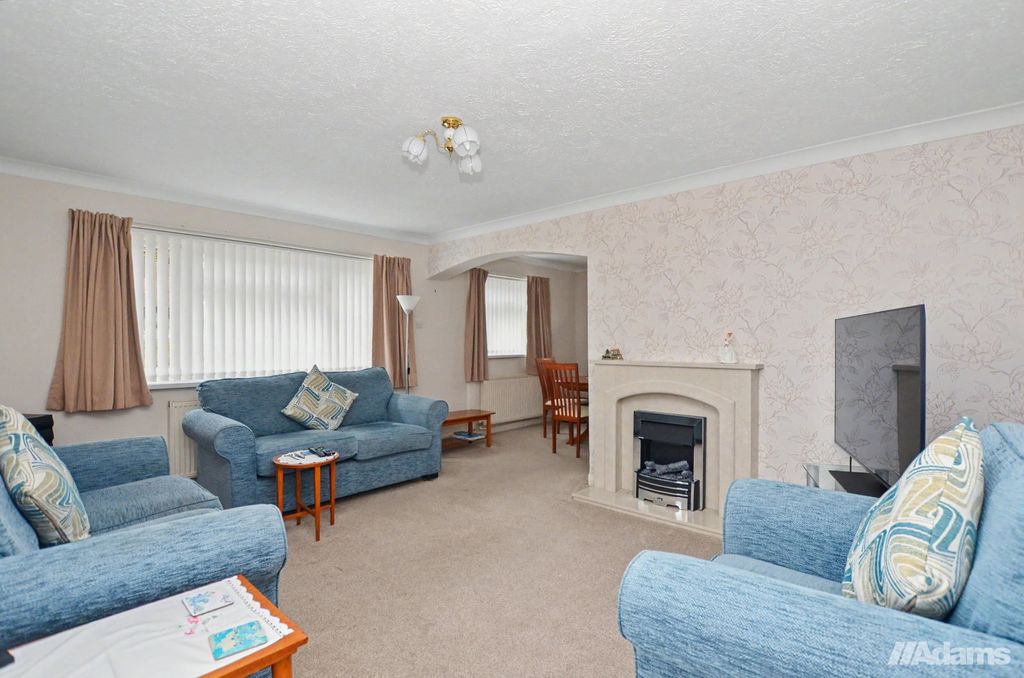 Property photo 2 of 27