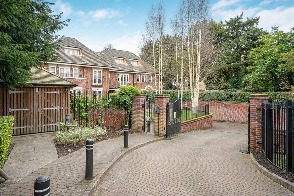 Additional image 25 of 3 bed flat for sale50 Village Road, Bush Hill Park, Enfield EN1