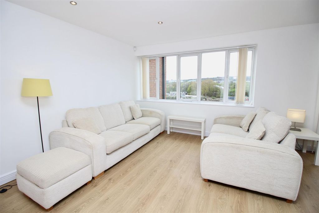 Property photo 2 of 11 Bcbac69B-0F75-4D58-8Df2-4Af8Ebc81139_1_201_A.Jpeg