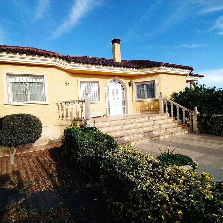 Property photo 2 of 50