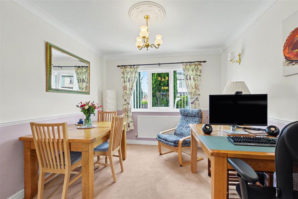 Property photo 3 of 27 Dining Room_2.Jpeg