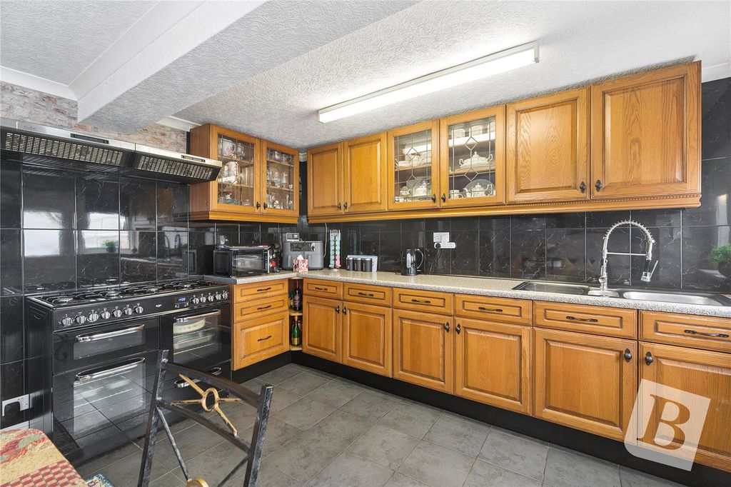 Property photo 2 of 16 Kitchen