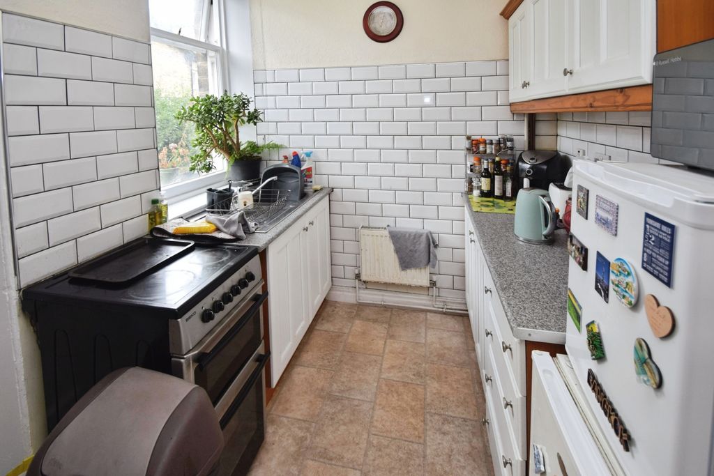 Property photo 3 of 10 282Ac119-Kitchen