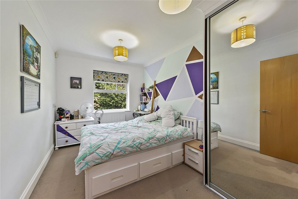Additional image 8 of 2 bed flat for saleAzalea Court, Hampton TW12