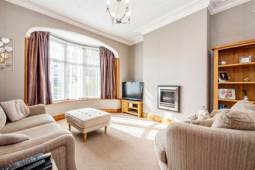 Property photo 2 of 29 Lounge