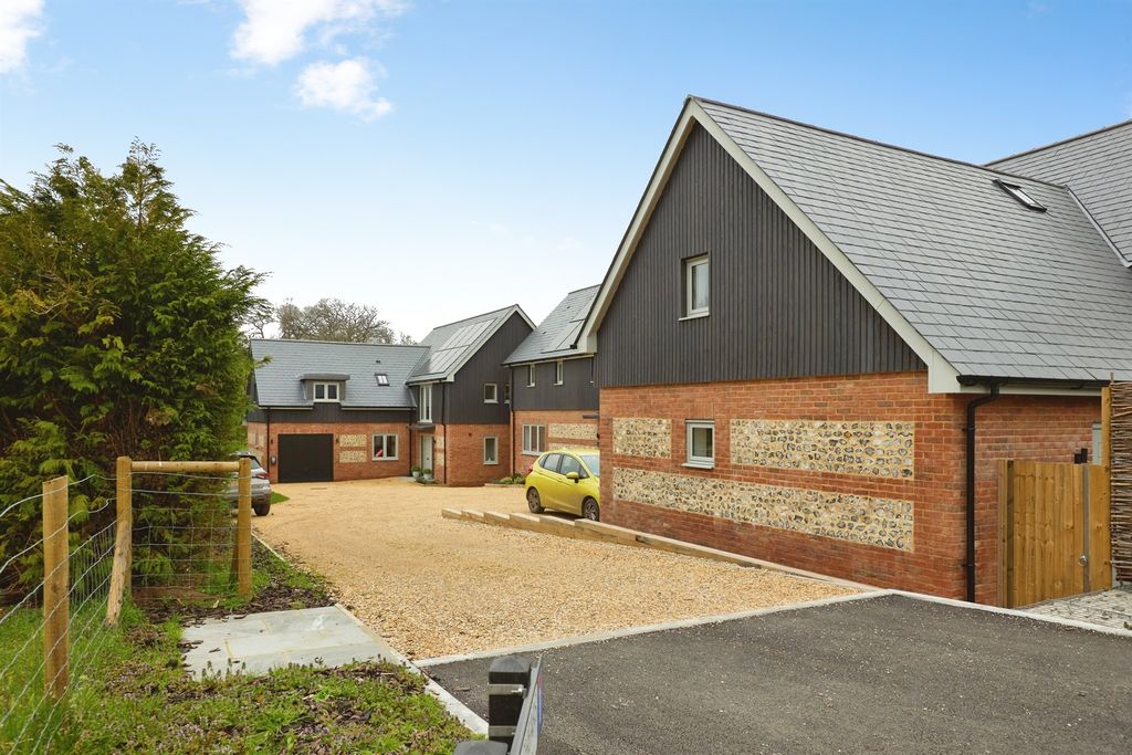 Property photo 3 of 23