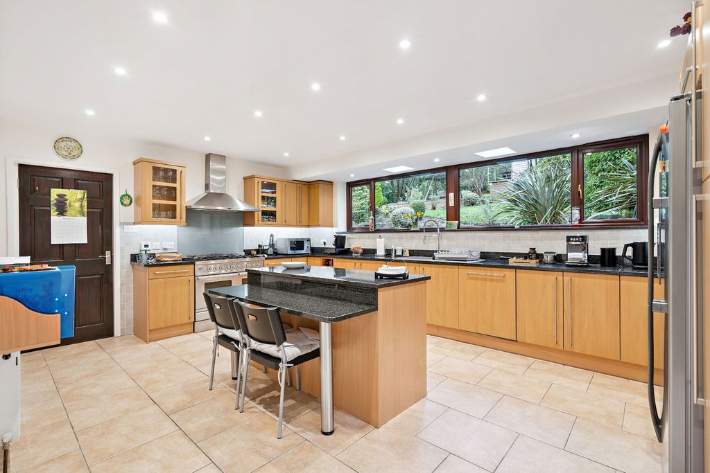 Property photo 3 of 19