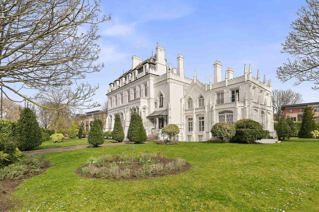 Property photo 1 of 17 Front (Exterior)