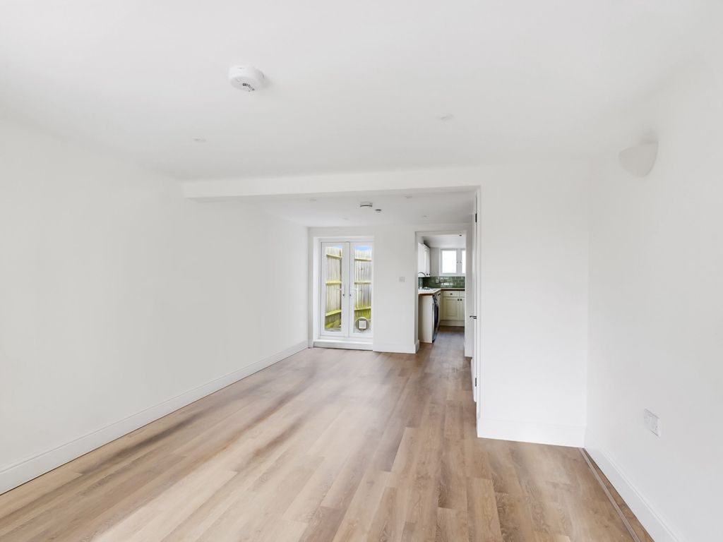 Property photo 3 of 11 30003110-Hr-3