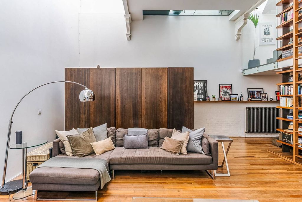 Property photo 3 of 35