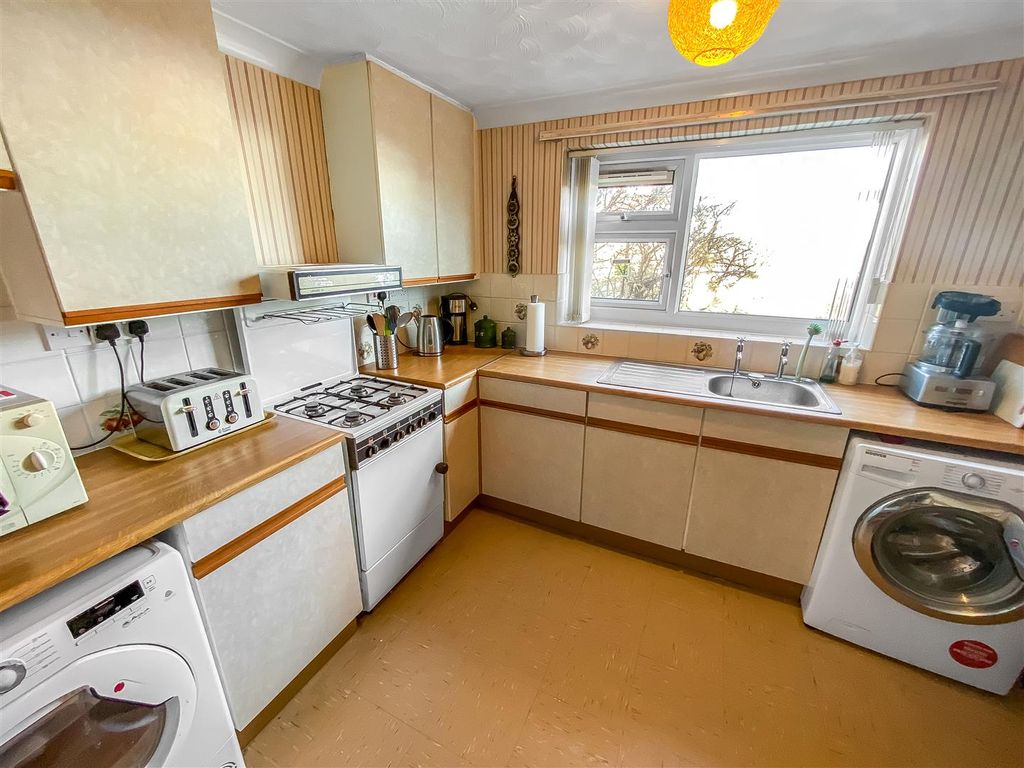 Property photo 2 of 9 Kitchen.Jpg