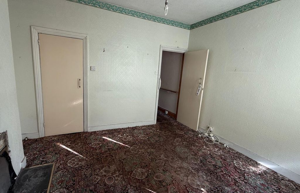 Property photo 2 of 8