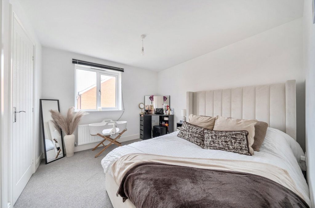 Property photo 3 of 16 1430857-4-69c1547...